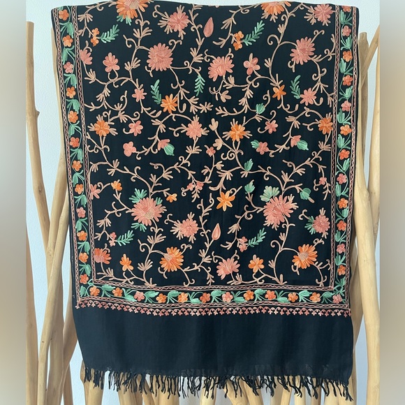 Cashmere Shawl / Scarf - Picture 4 of 7